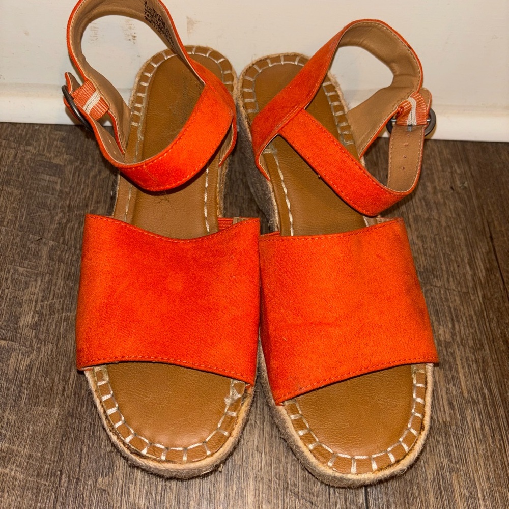 Universal Threads sandals size 9.5 orange buckle espadrilles